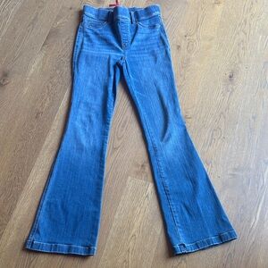 SPANX Flare Women's Jeans in Blue
EXCELLENT NEW CONDITION
